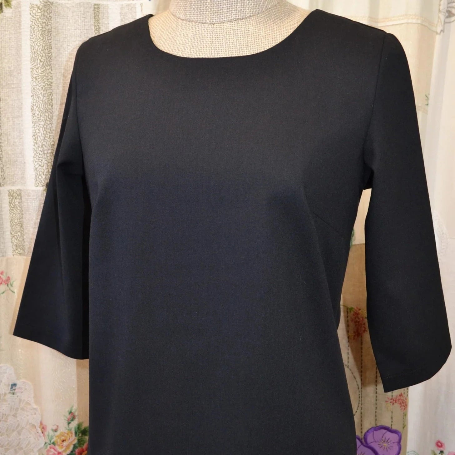 Women's Handmade Keyhole Top - Black Linen blend